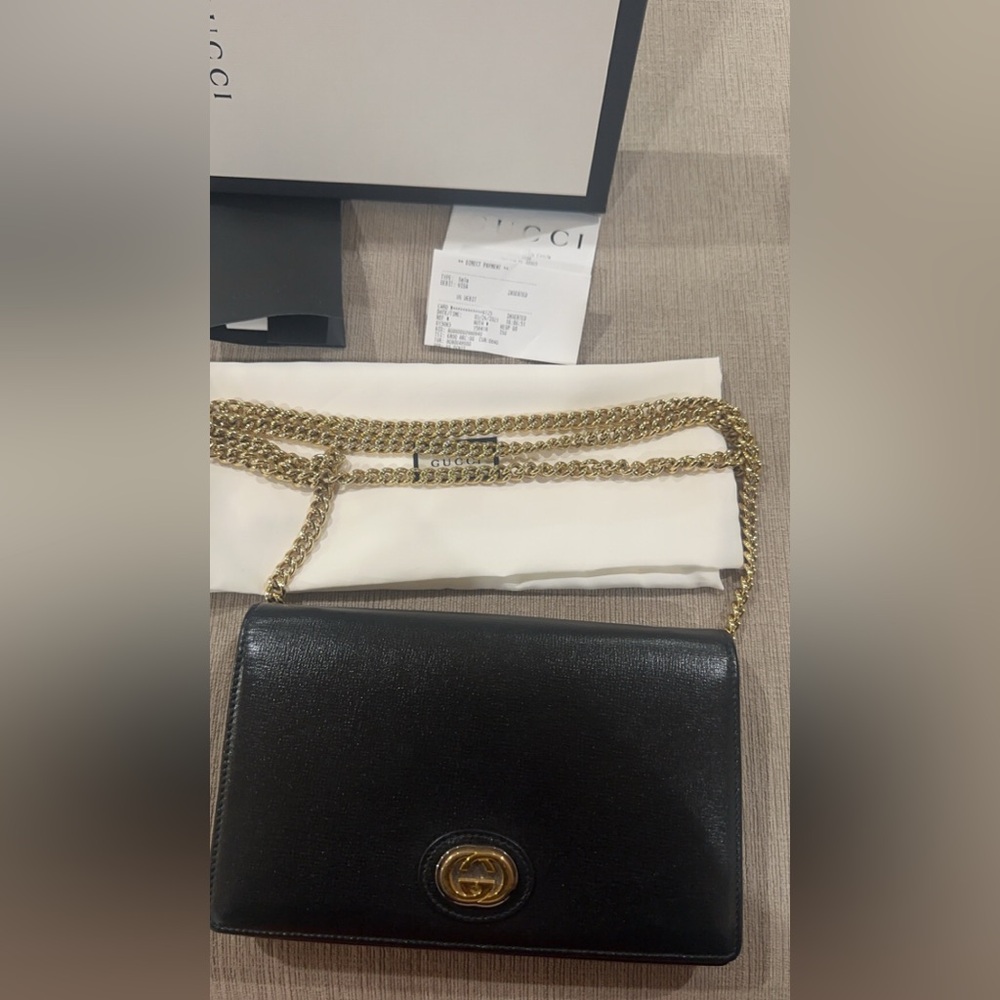 100% Authentic 
Gucci Azalea leather Marina chain wallet